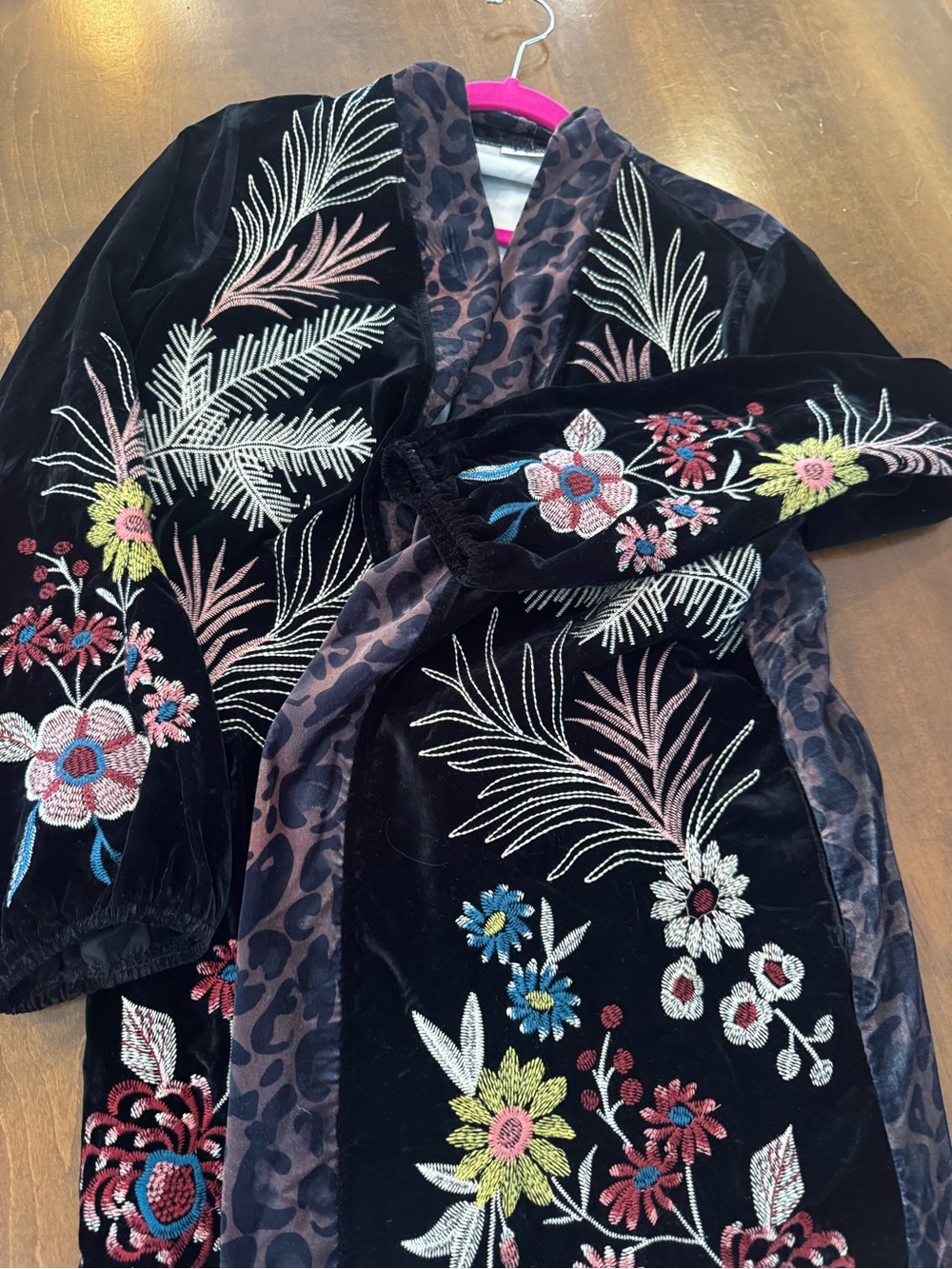 Liz Claiborne Black Velvet Floral Embroidered Kimono Robe with Leopard Trim